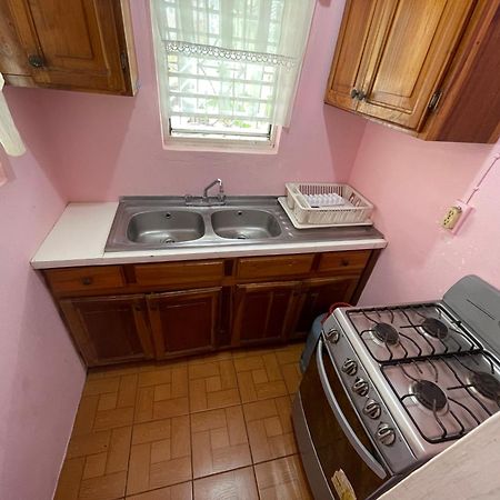 Little Shaw Park Guest House โอโชรีโอส ภายนอก รูปภาพ