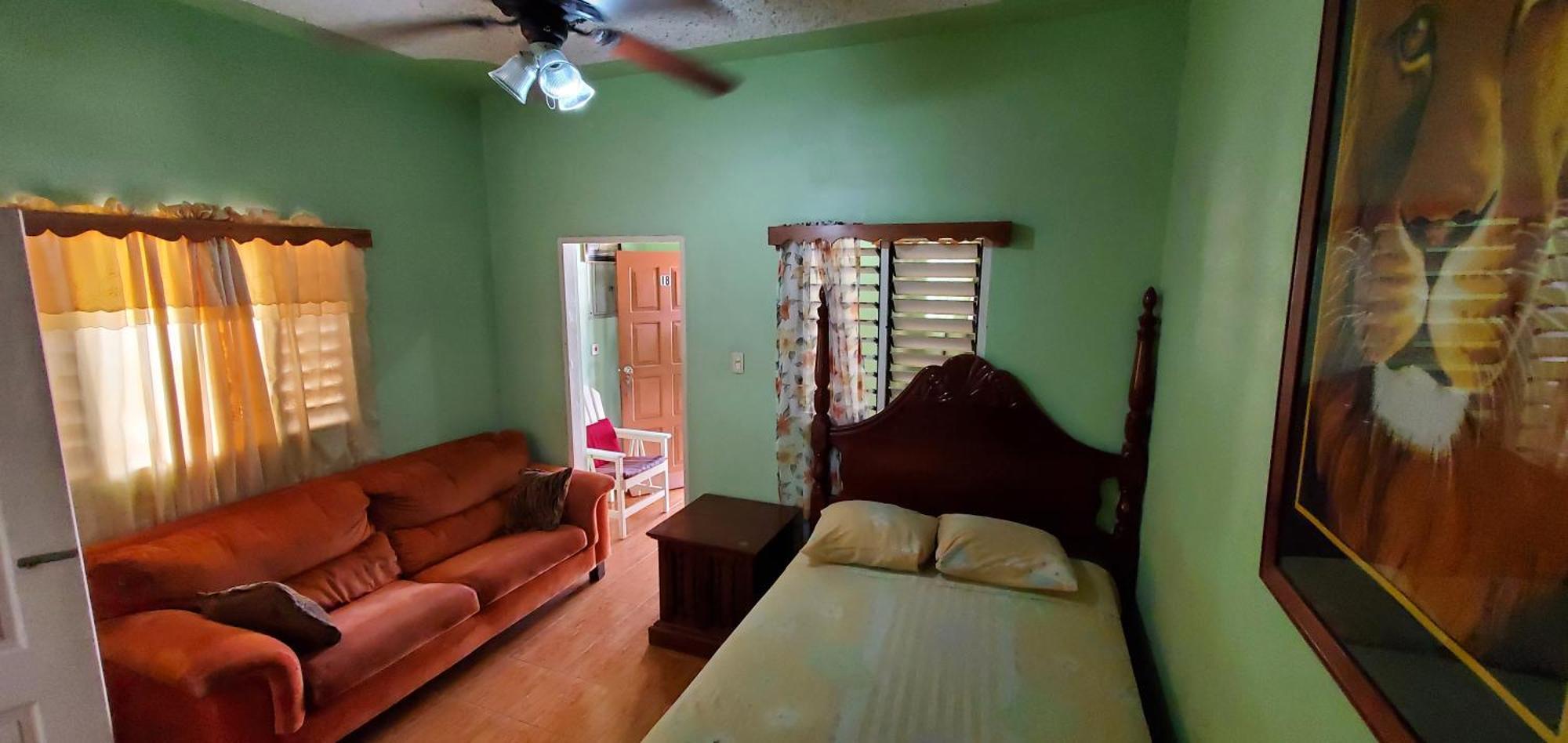 Little Shaw Park Guest House โอโชรีโอส ภายนอก รูปภาพ