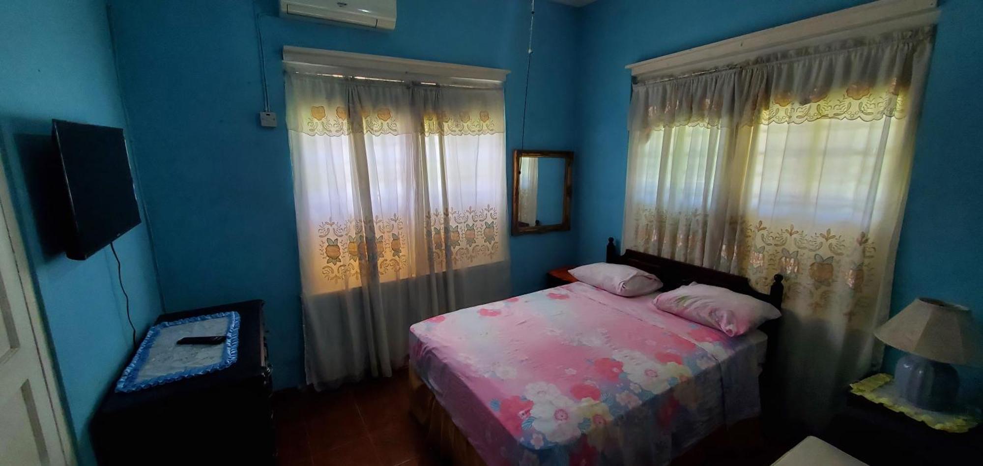 Little Shaw Park Guest House โอโชรีโอส ภายนอก รูปภาพ
