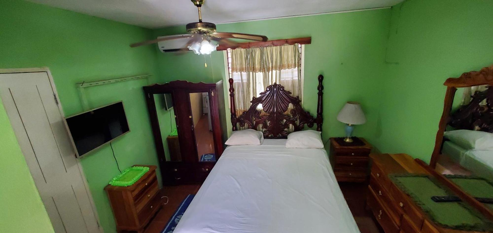 Little Shaw Park Guest House โอโชรีโอส ภายนอก รูปภาพ