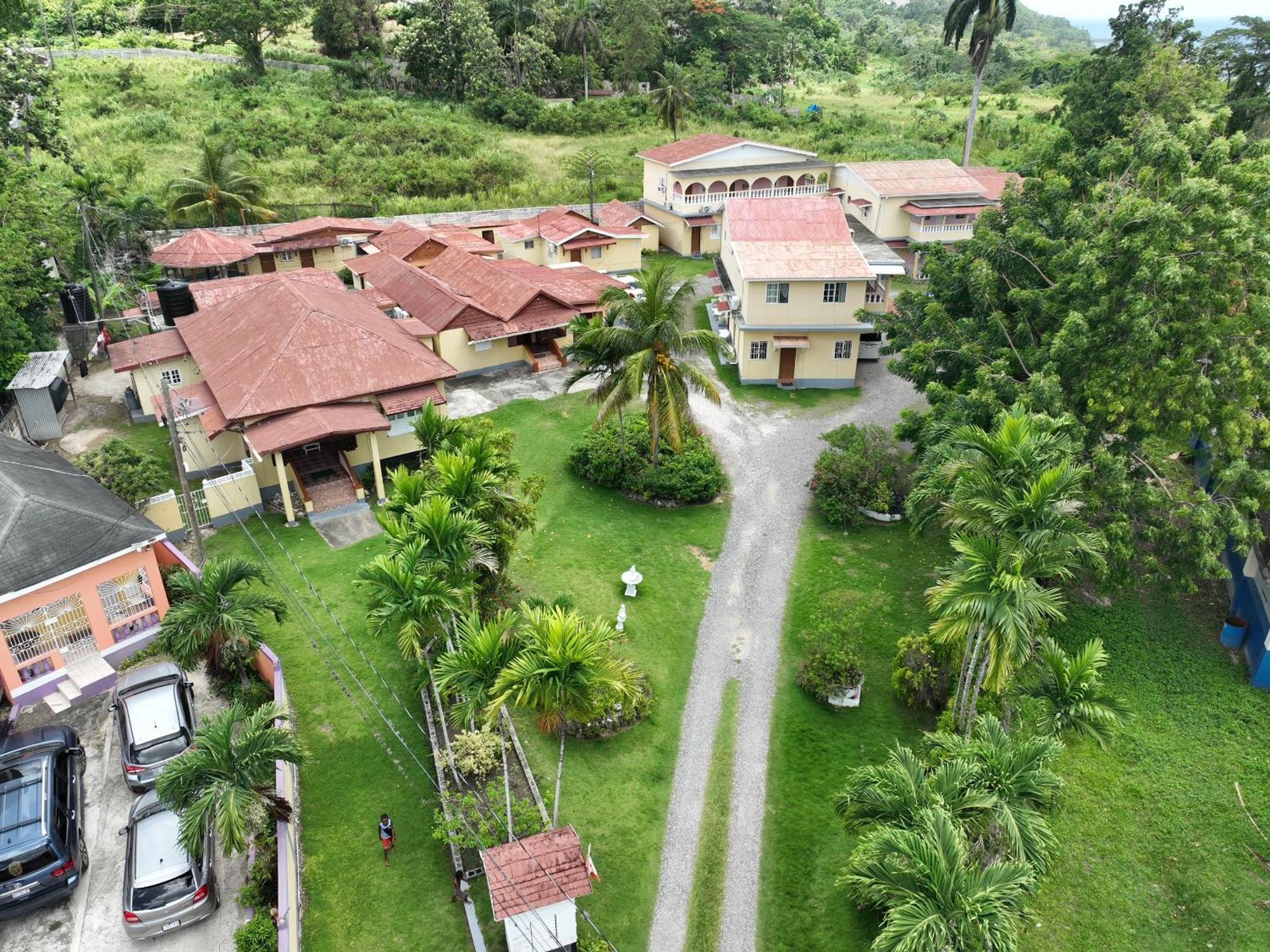 Little Shaw Park Guest House โอโชรีโอส ภายนอก รูปภาพ