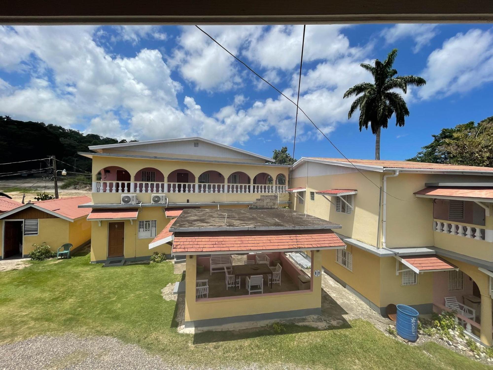 Little Shaw Park Guest House โอโชรีโอส ภายนอก รูปภาพ