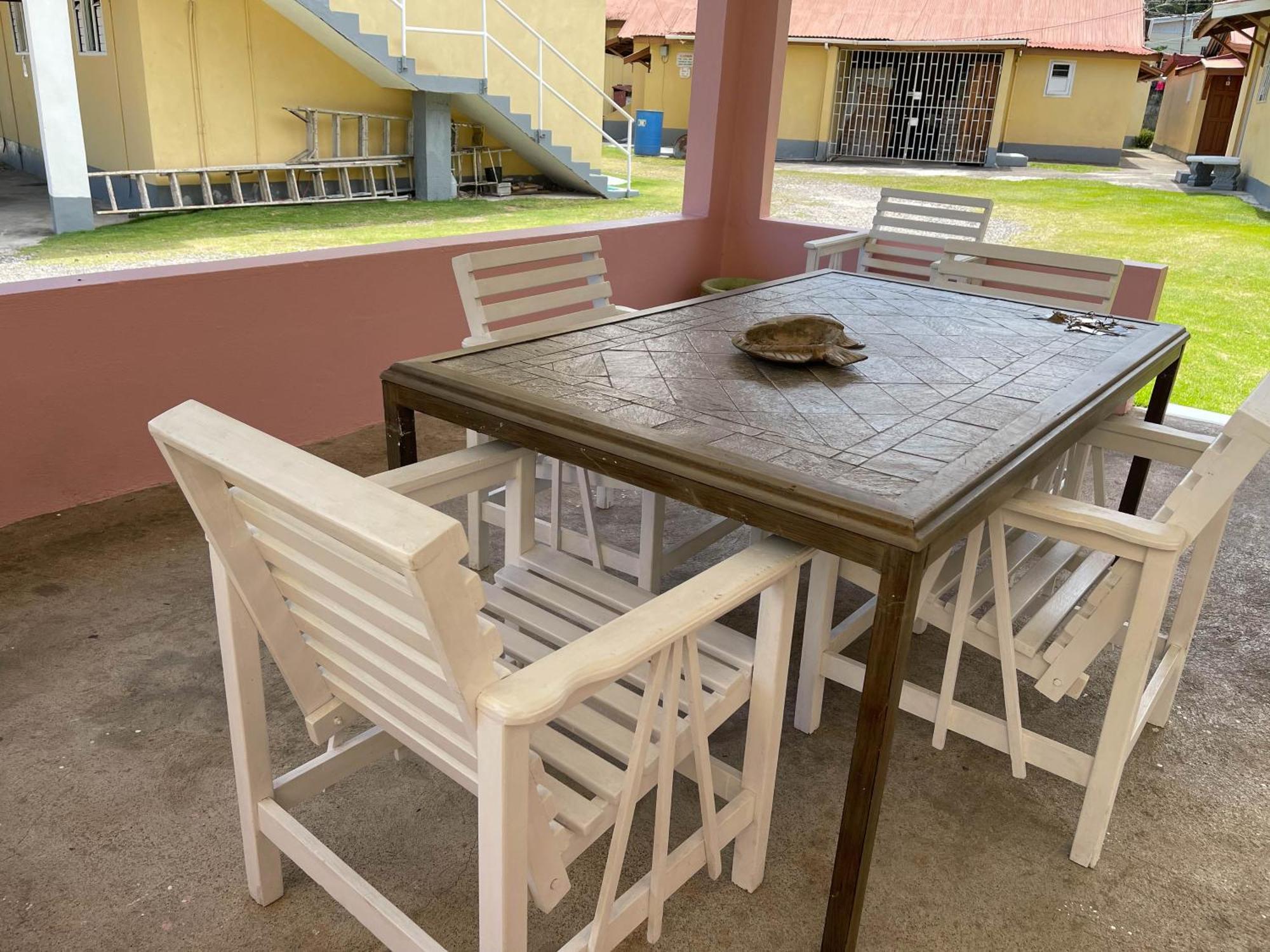 Little Shaw Park Guest House โอโชรีโอส ภายนอก รูปภาพ