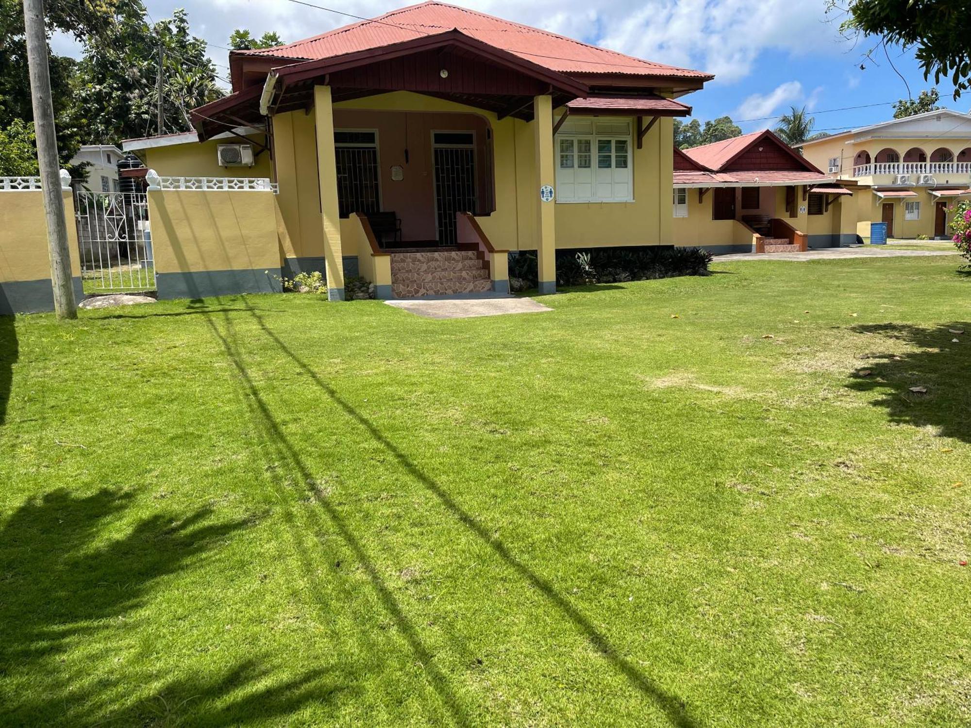 Little Shaw Park Guest House โอโชรีโอส ภายนอก รูปภาพ