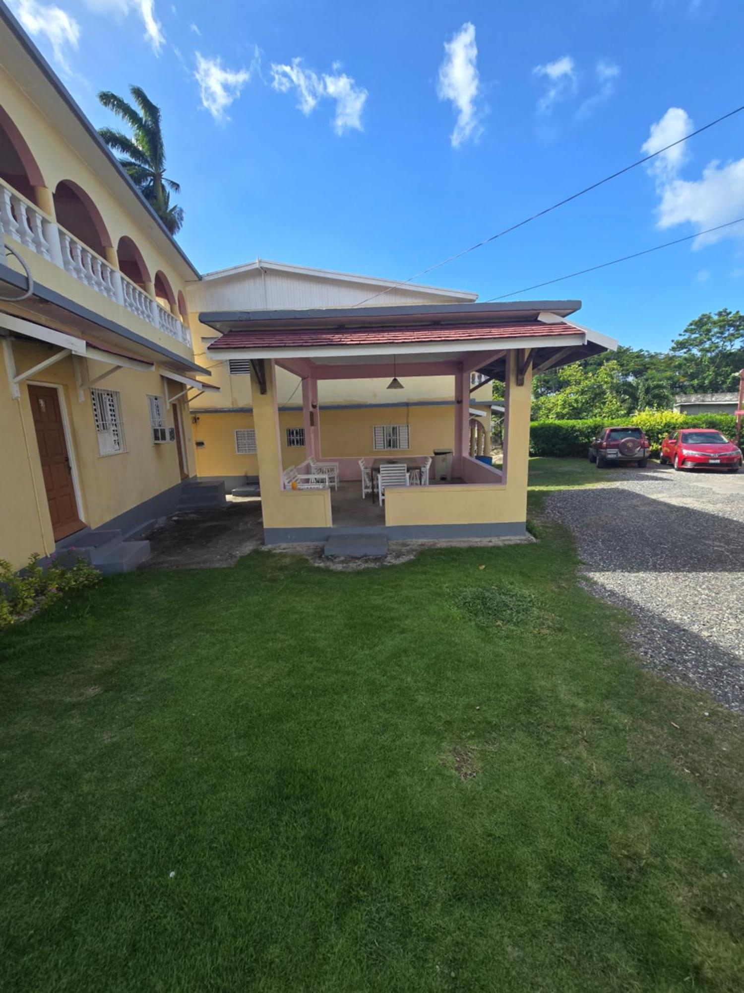 Little Shaw Park Guest House โอโชรีโอส ภายนอก รูปภาพ