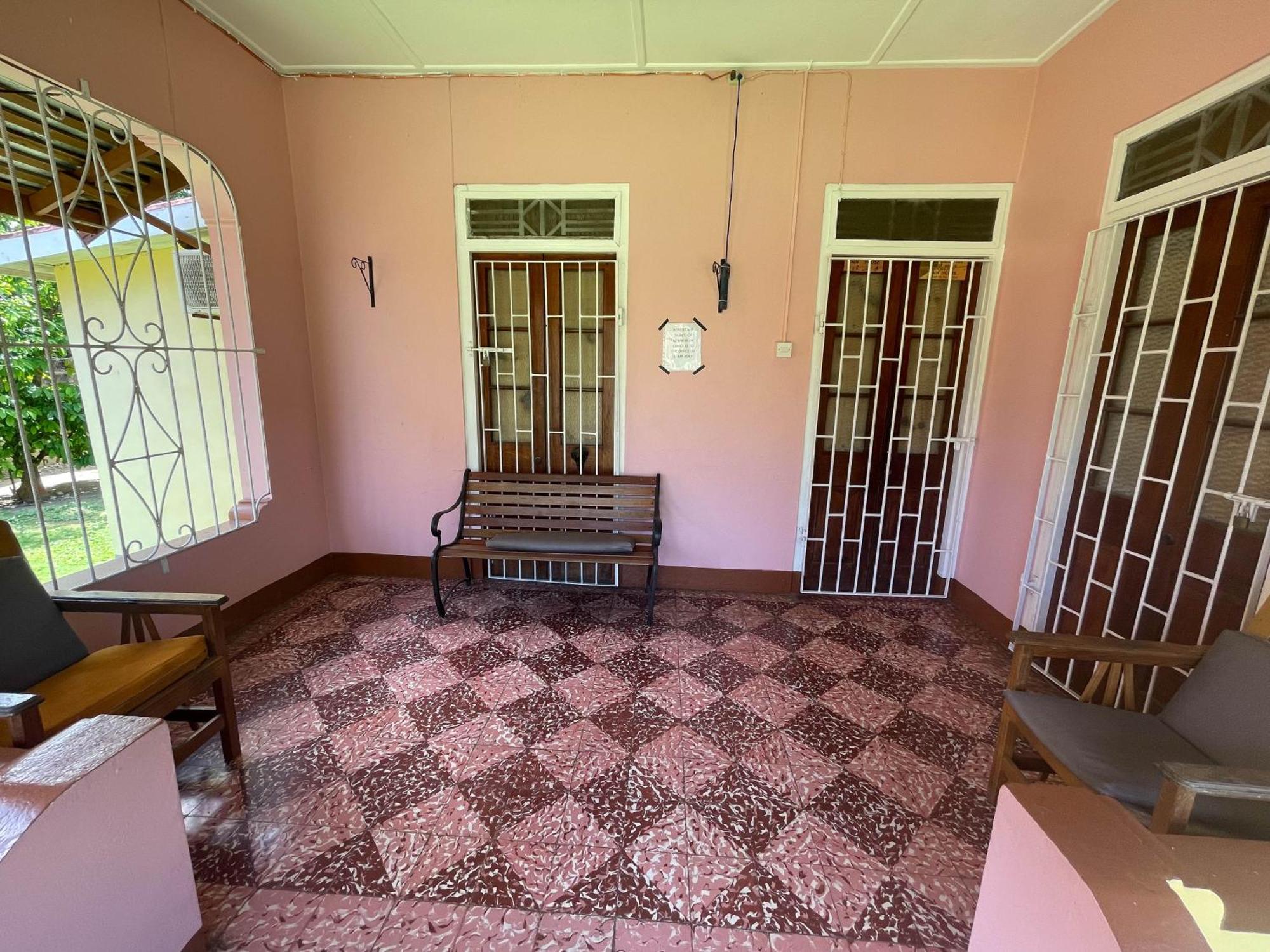 Little Shaw Park Guest House โอโชรีโอส ภายนอก รูปภาพ